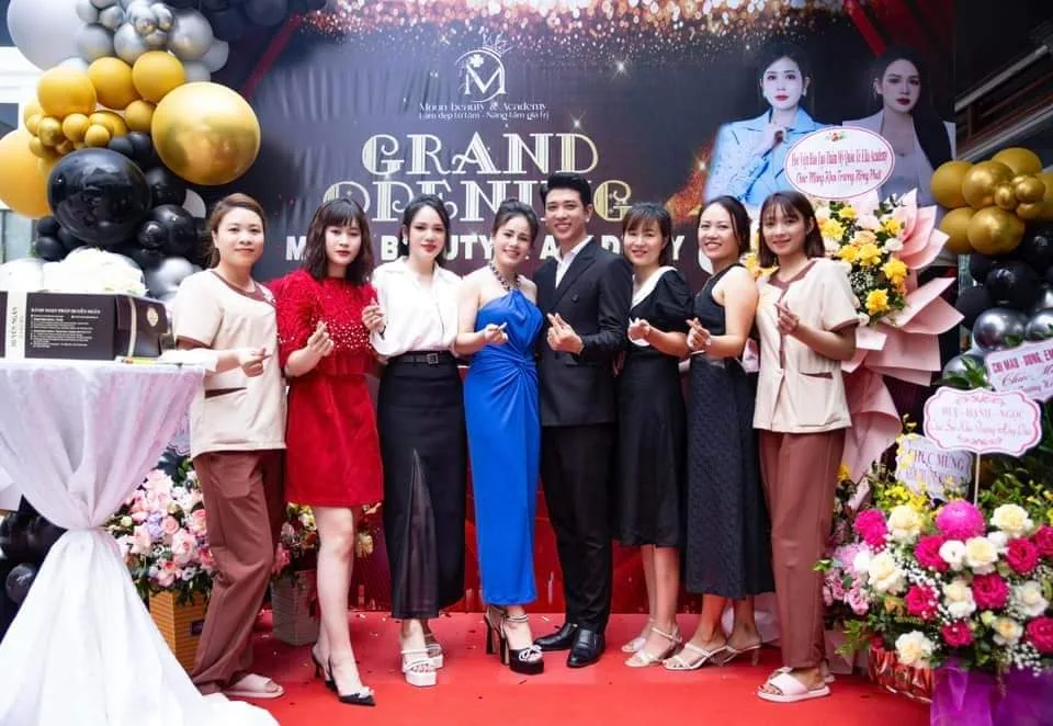 Học viên Queen Ella mở tiệm làm đọp