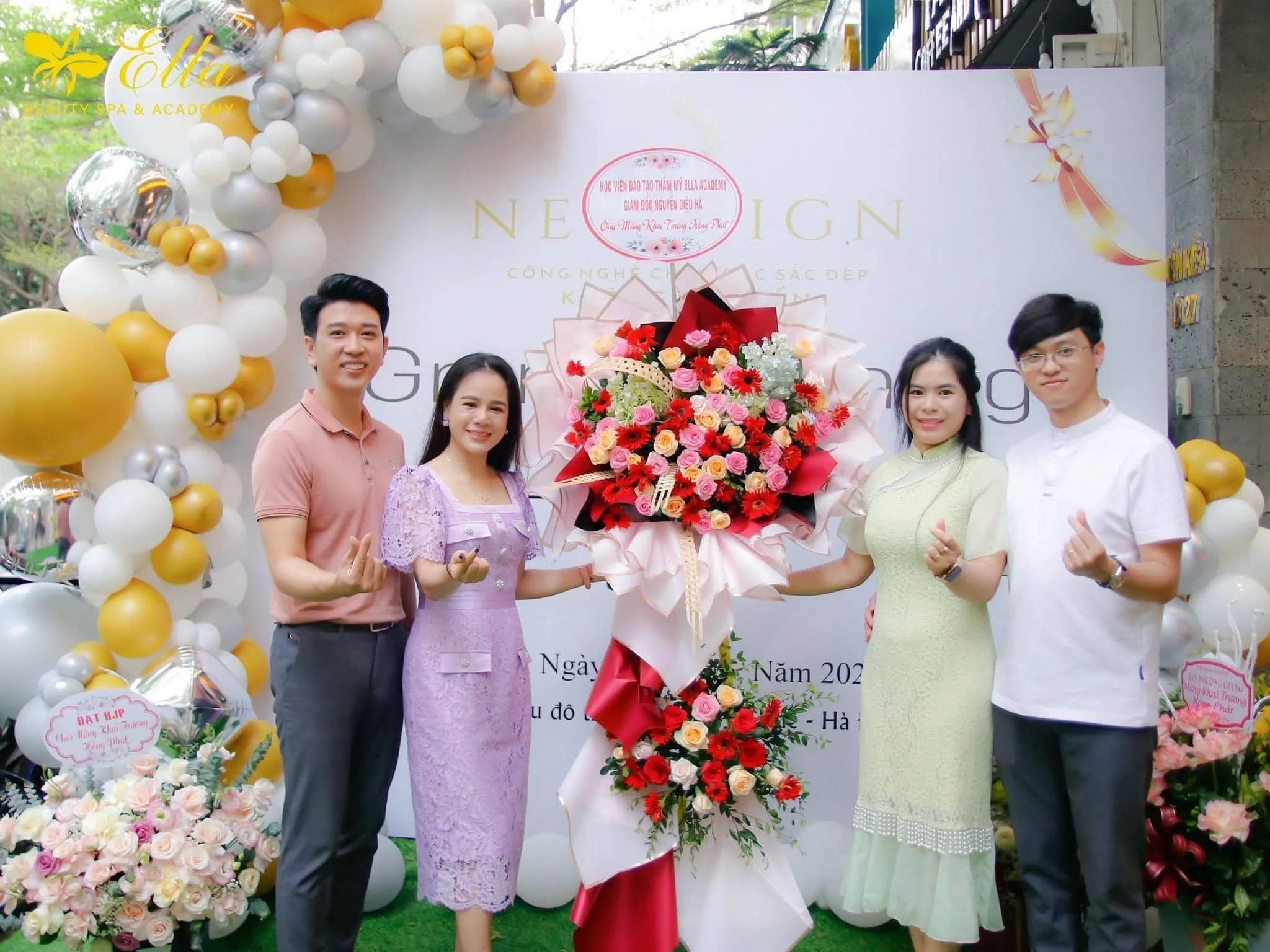 Hỗ trợ học viên setup spa tại Queen Ella