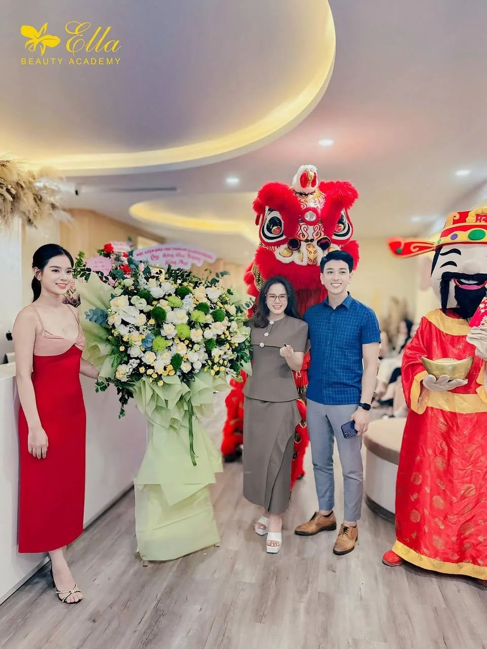 Học viên Queen Ella khởi nghiệp nghề làm đẹp