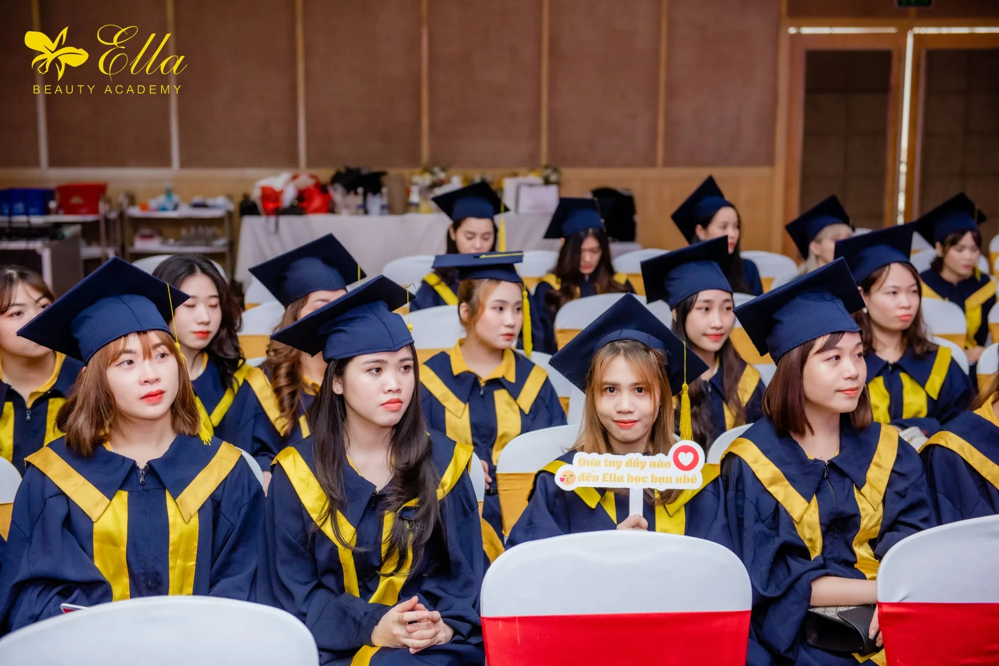 Lễ tốt nghiệp học viên Queen Ella Academy