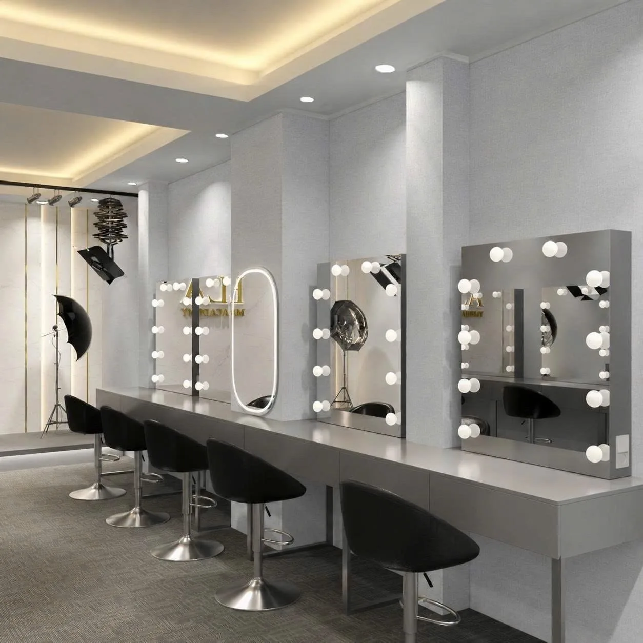 Phòng makeup tông xám bạc có đèn studio