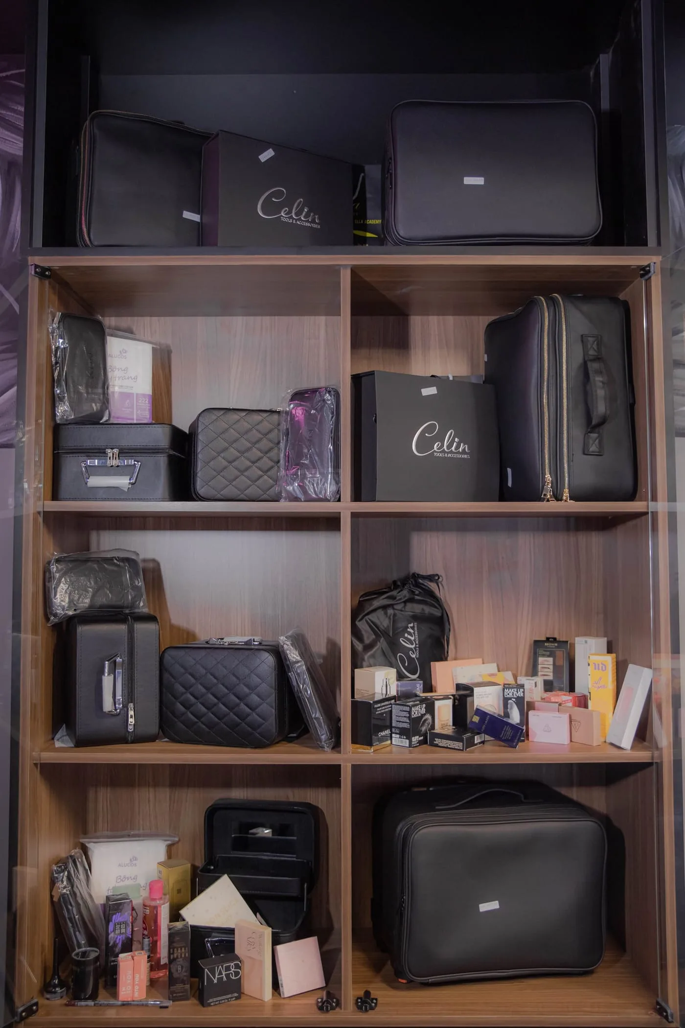 Tủ kit makeup trang bị cho học viên