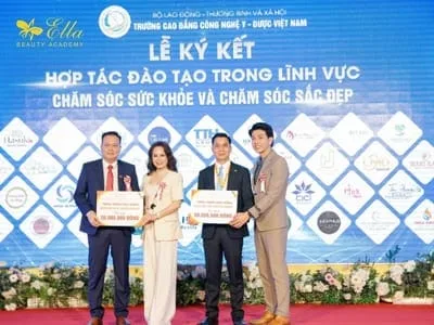 Trường Cao Đẳng Y Dược Việt Nam